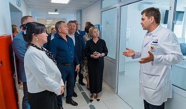 Депутаты посетили обновленный корпус областной больницы